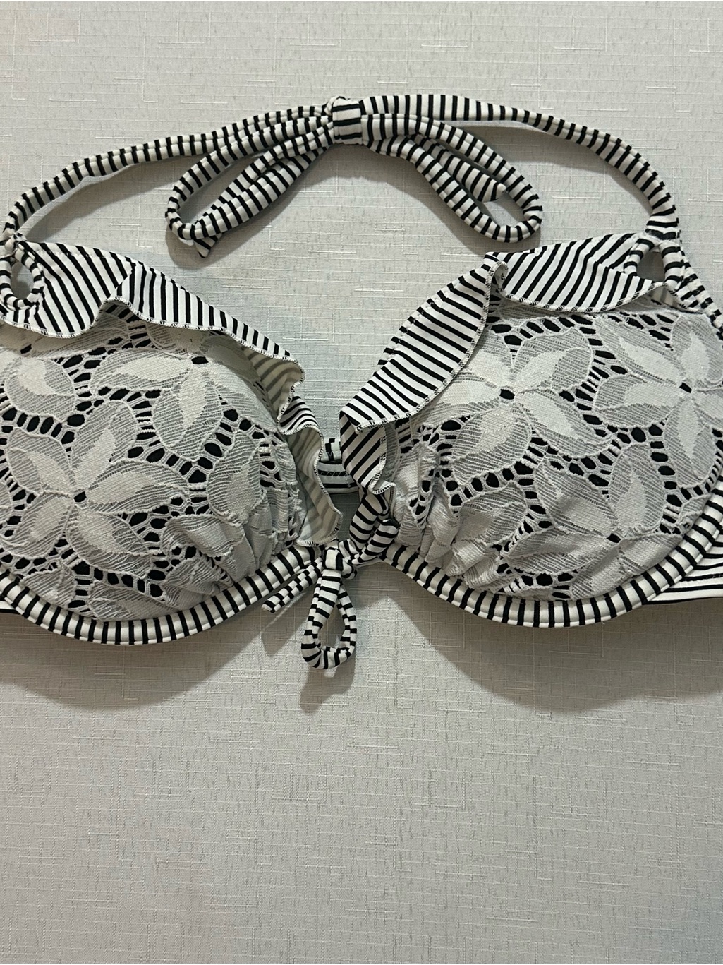 Victoria’s Secret Lace Overlay Bikini Top 36c Black White Stripe